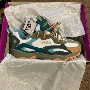 Ray Tracer TR 2, brand new. Never worn